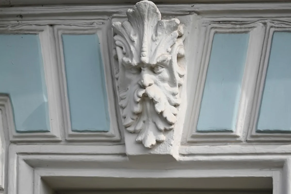 Elementy dekoracyjne na elewacji pałacu Schwarzenbergów
