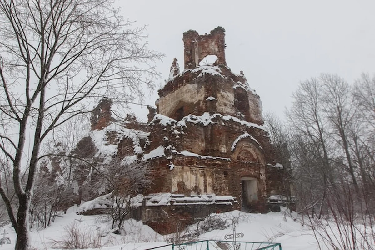 Ruiny cerkwi im. Świętych Apostołów Piotra i Pawła